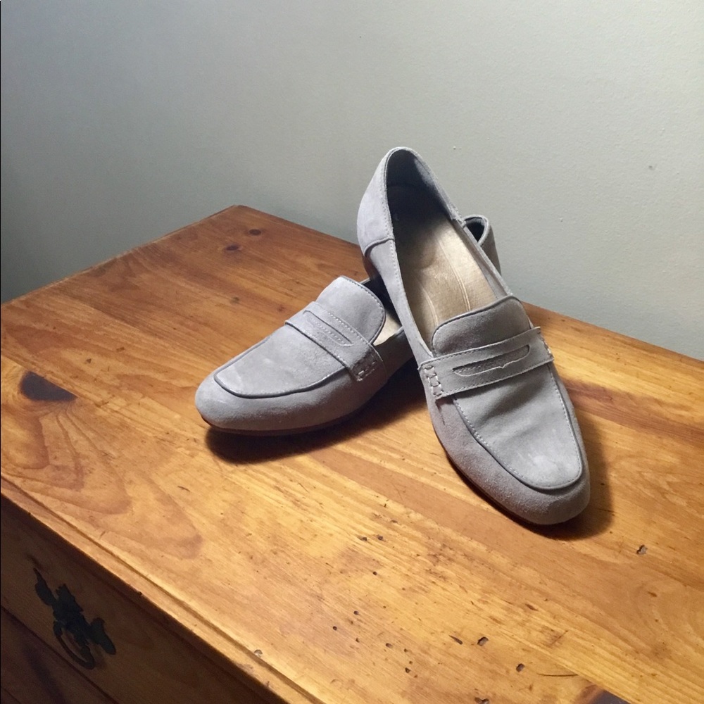 Clarks Suede Loafer (gray)